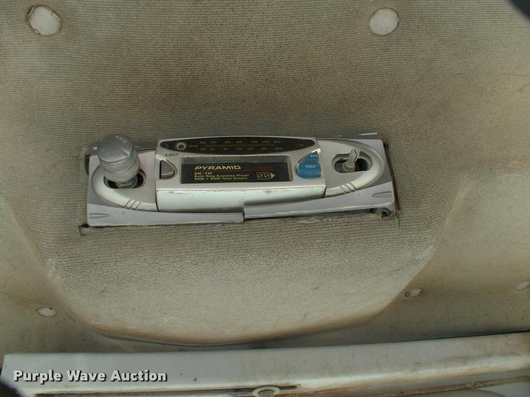 image for item DP9302 1998 Hyundai HL730-3 wheel loader