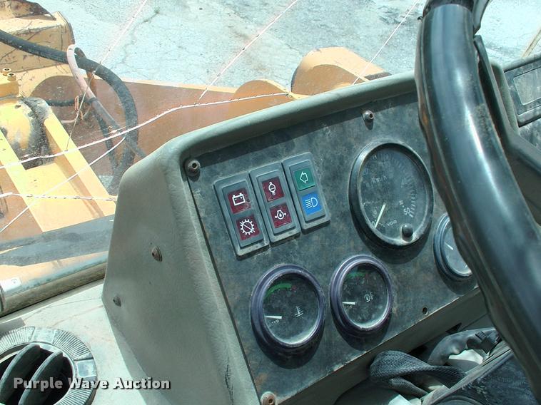 image for item DP9302 1998 Hyundai HL730-3 wheel loader