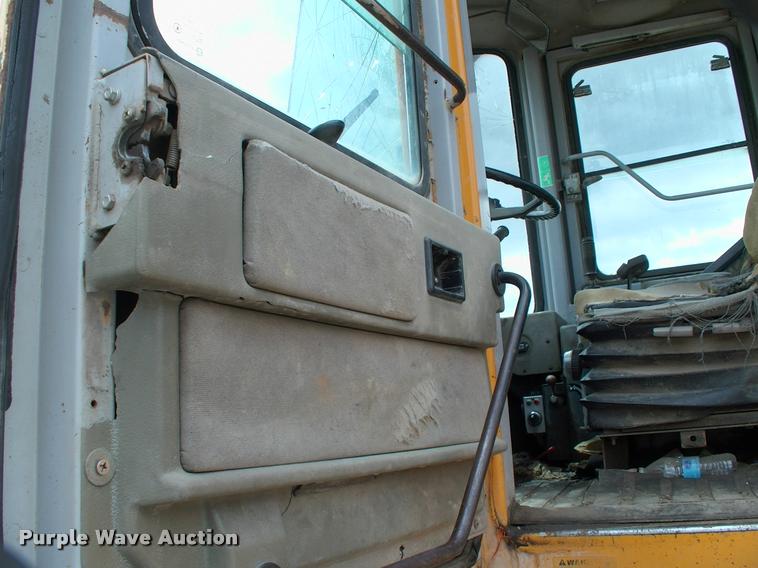 image for item DP9302 1998 Hyundai HL730-3 wheel loader