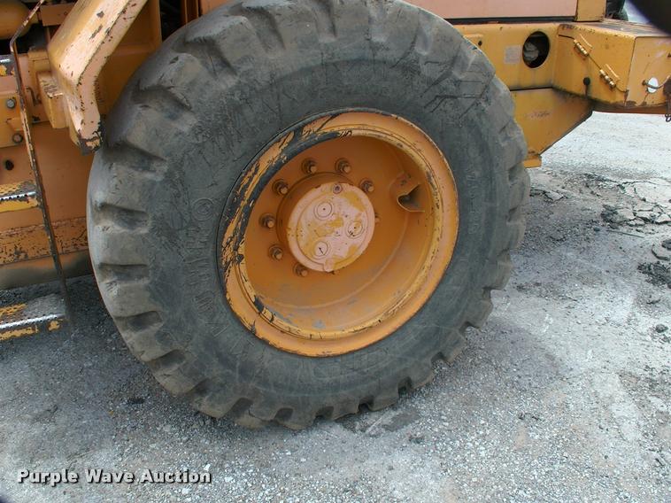 image for item DP9302 1998 Hyundai HL730-3 wheel loader