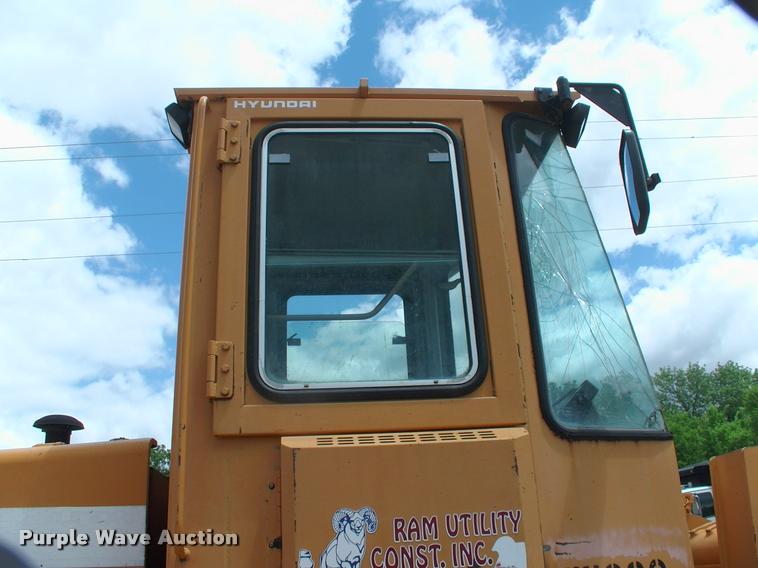 image for item DP9302 1998 Hyundai HL730-3 wheel loader