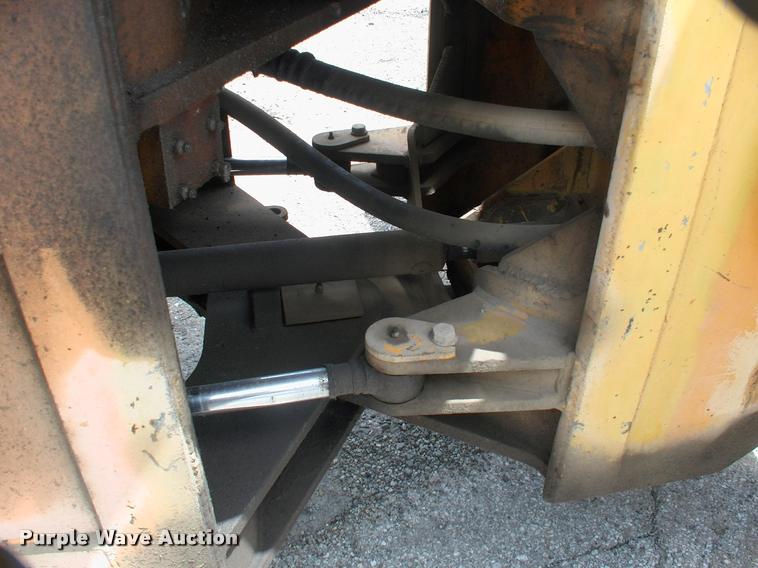 image for item DP9302 1998 Hyundai HL730-3 wheel loader