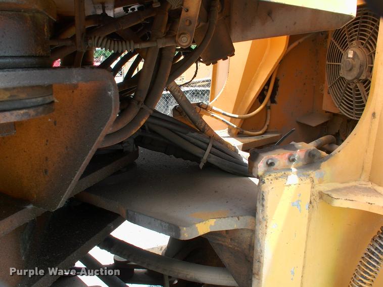 image for item DP9302 1998 Hyundai HL730-3 wheel loader