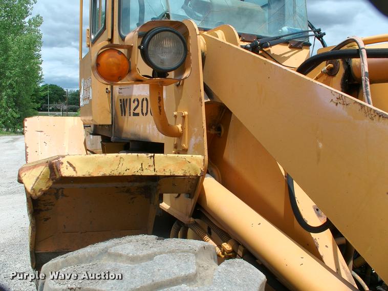 image for item DP9302 1998 Hyundai HL730-3 wheel loader