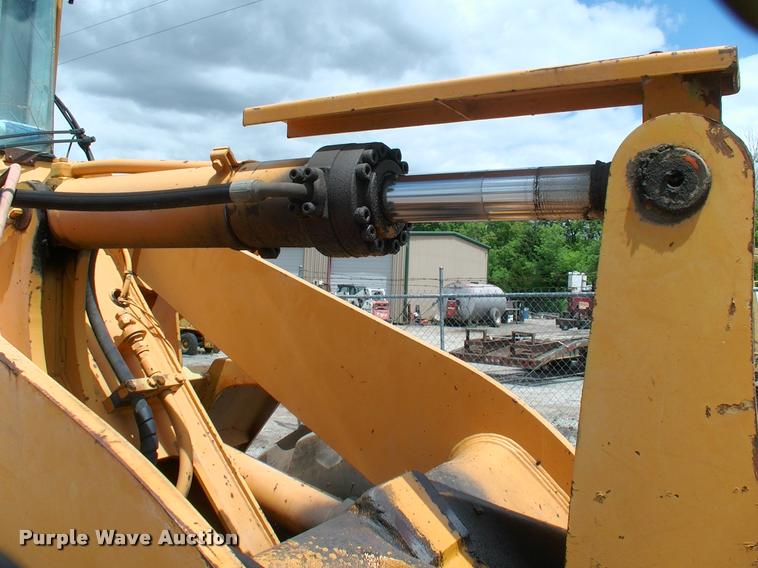 image for item DP9302 1998 Hyundai HL730-3 wheel loader