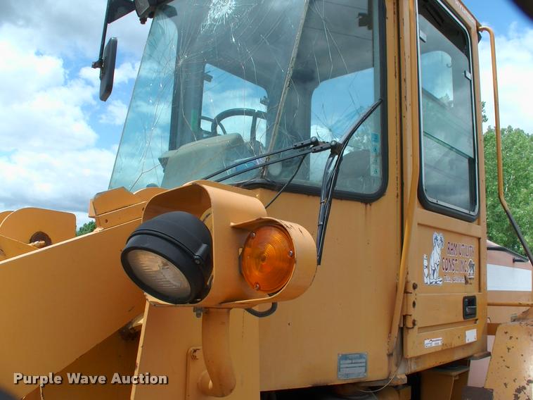 image for item DP9302 1998 Hyundai HL730-3 wheel loader