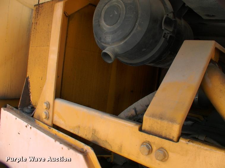 image for item DP9302 1998 Hyundai HL730-3 wheel loader