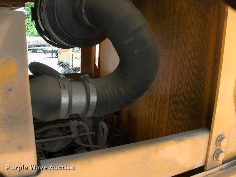 image for item DP9302 1998 Hyundai HL730-3 wheel loader