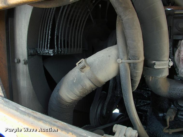 image for item DP9302 1998 Hyundai HL730-3 wheel loader