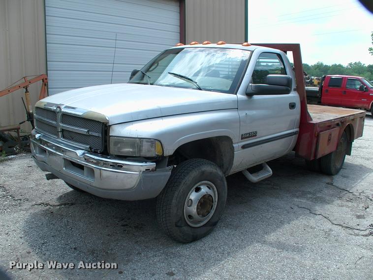 image for item DP9316 2001 Dodge Ram 3500 flatbed pickup truck