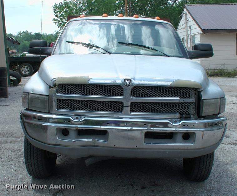 image for item DP9316 2001 Dodge Ram 3500 flatbed pickup truck