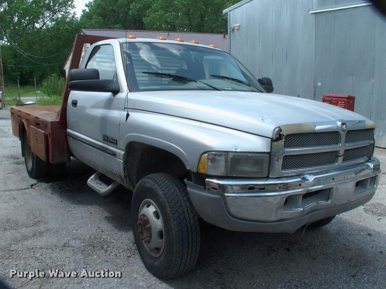 image for item DP9316 2001 Dodge Ram 3500 flatbed pickup truck