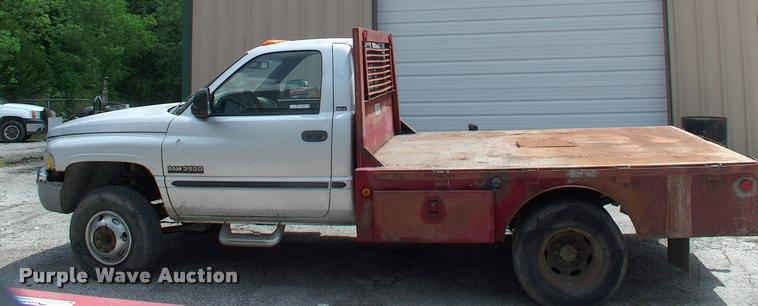 image for item DP9316 2001 Dodge Ram 3500 flatbed pickup truck
