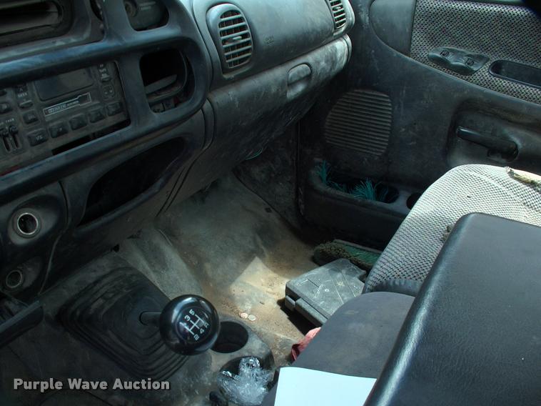 image for item DP9316 2001 Dodge Ram 3500 flatbed pickup truck