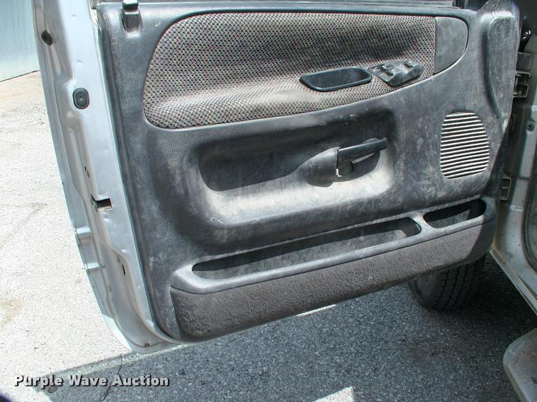 image for item DP9316 2001 Dodge Ram 3500 flatbed pickup truck