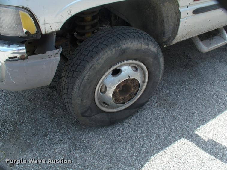 image for item DP9316 2001 Dodge Ram 3500 flatbed pickup truck