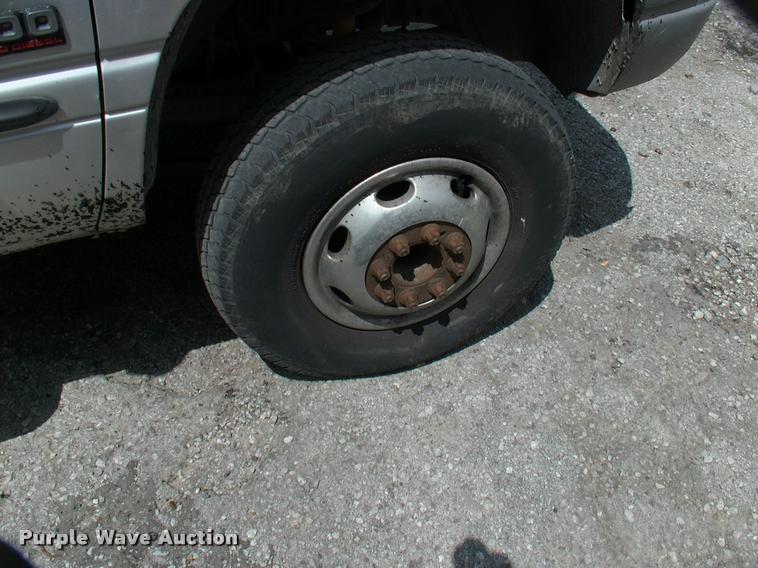 image for item DP9316 2001 Dodge Ram 3500 flatbed pickup truck