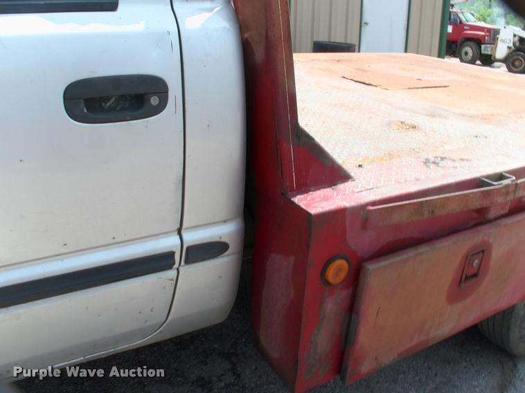 image for item DP9316 2001 Dodge Ram 3500 flatbed pickup truck