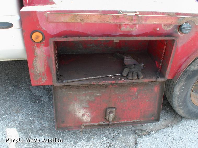 image for item DP9316 2001 Dodge Ram 3500 flatbed pickup truck