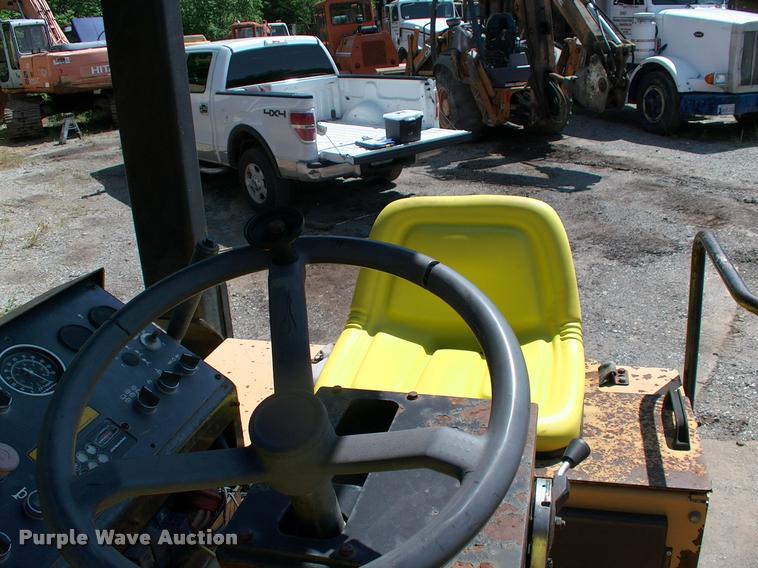 image for item DP9369 Dynapac CC412 double drum roller