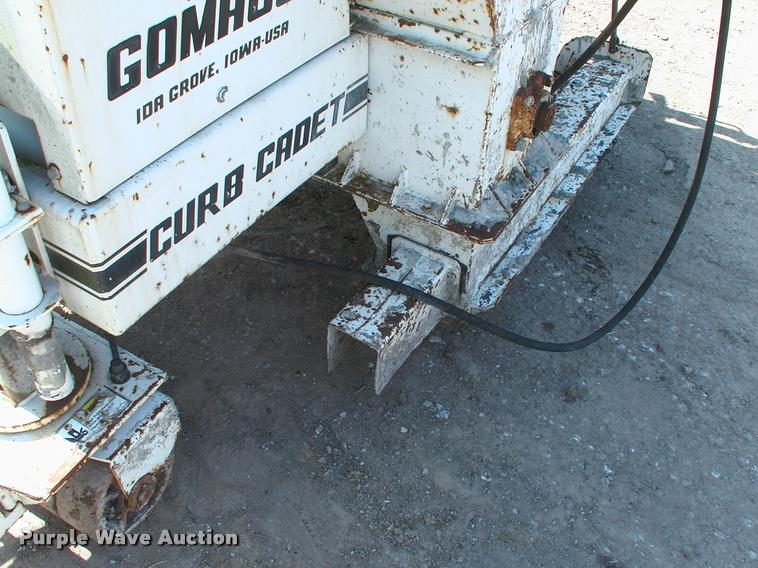image for item DP9477 Gomaco CC120V curb machine
