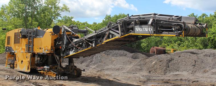 image for item L1996 2010 Volvo MT2000 pavement milling machine