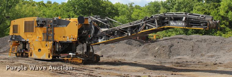image for item L1996 2010 Volvo MT2000 pavement milling machine