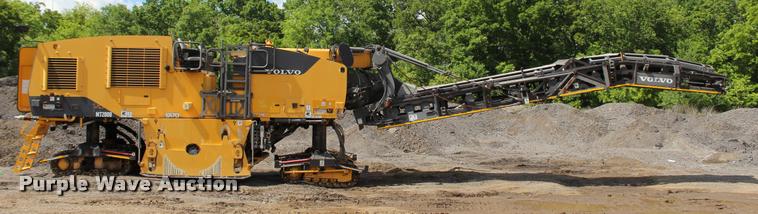 image for item L1996 2010 Volvo MT2000 pavement milling machine