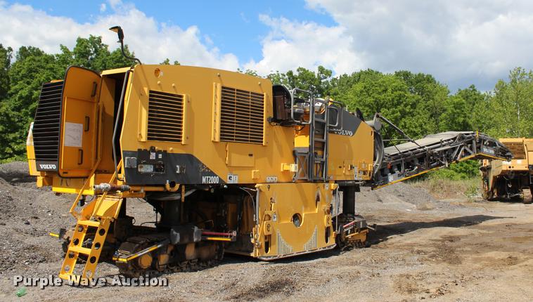image for item L1996 2010 Volvo MT2000 pavement milling machine