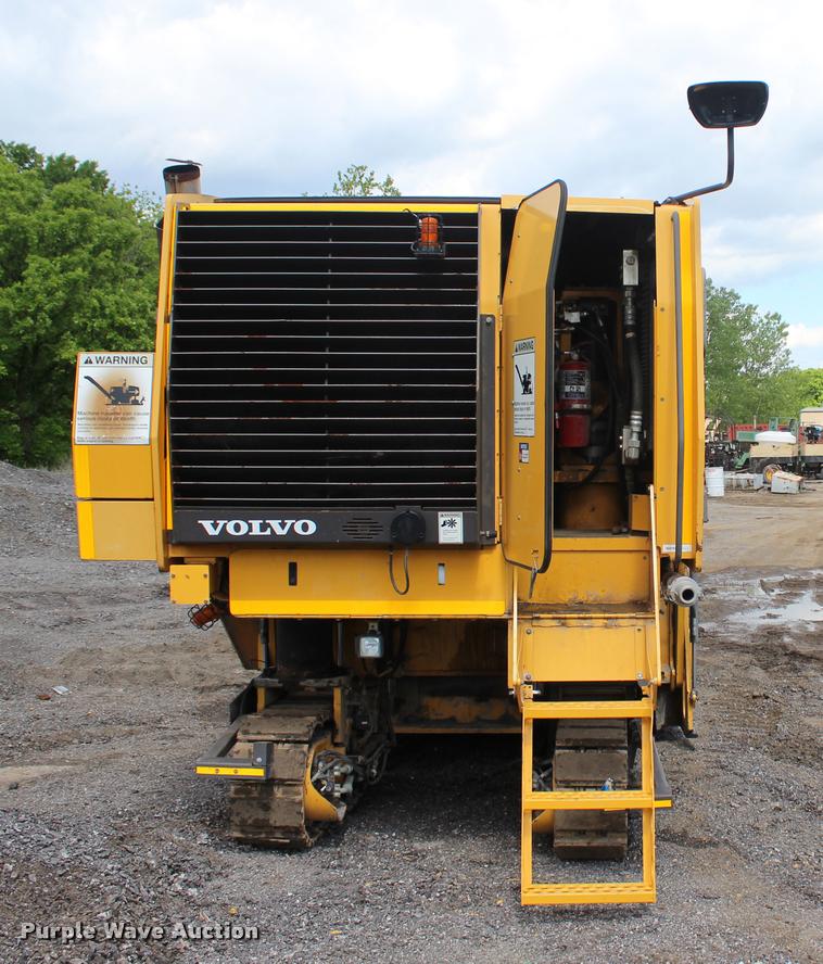 image for item L1996 2010 Volvo MT2000 pavement milling machine