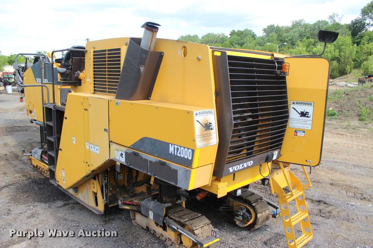 image for item L1996 2010 Volvo MT2000 pavement milling machine