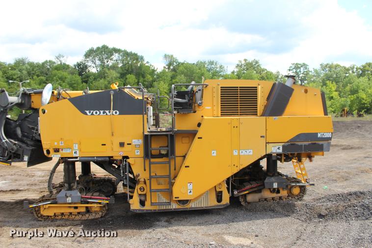 image for item L1996 2010 Volvo MT2000 pavement milling machine