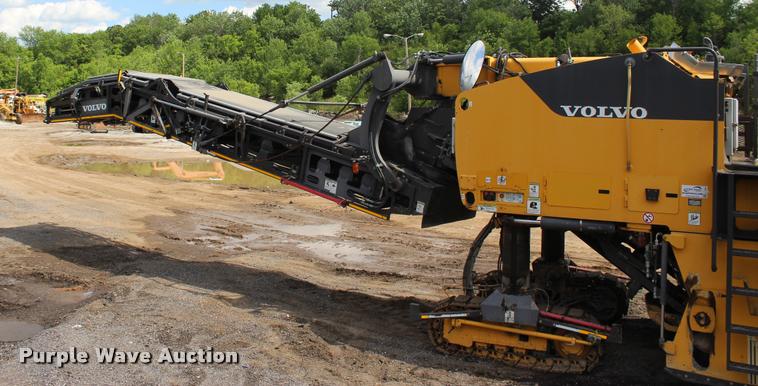 image for item L1996 2010 Volvo MT2000 pavement milling machine