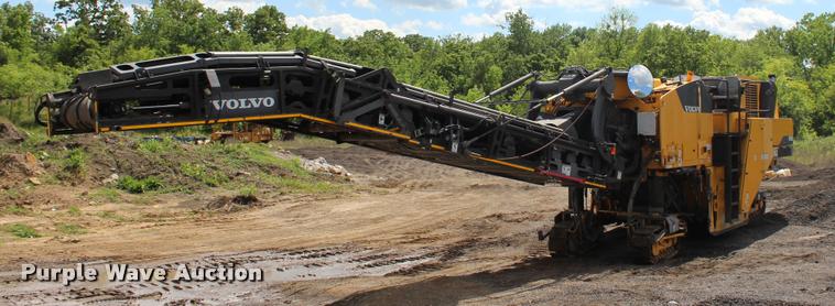 image for item L1996 2010 Volvo MT2000 pavement milling machine