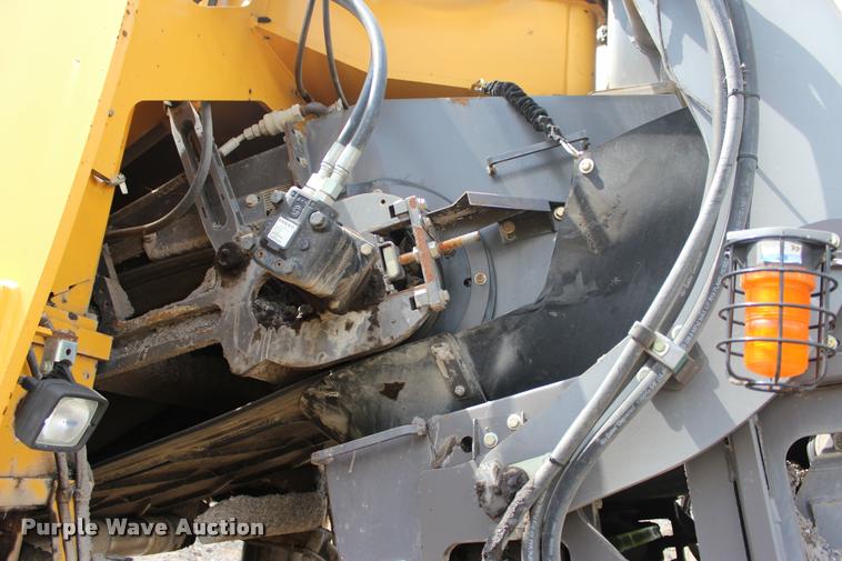 image for item L1996 2010 Volvo MT2000 pavement milling machine