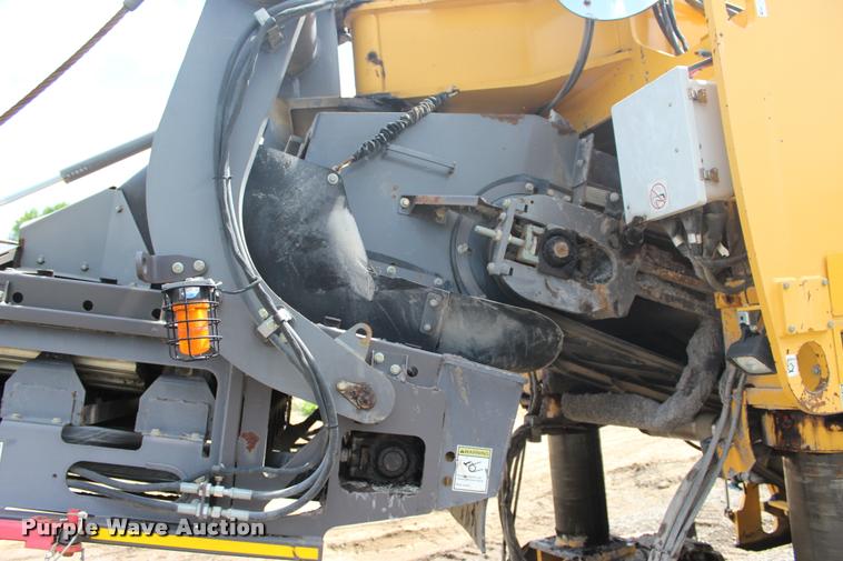 image for item L1996 2010 Volvo MT2000 pavement milling machine