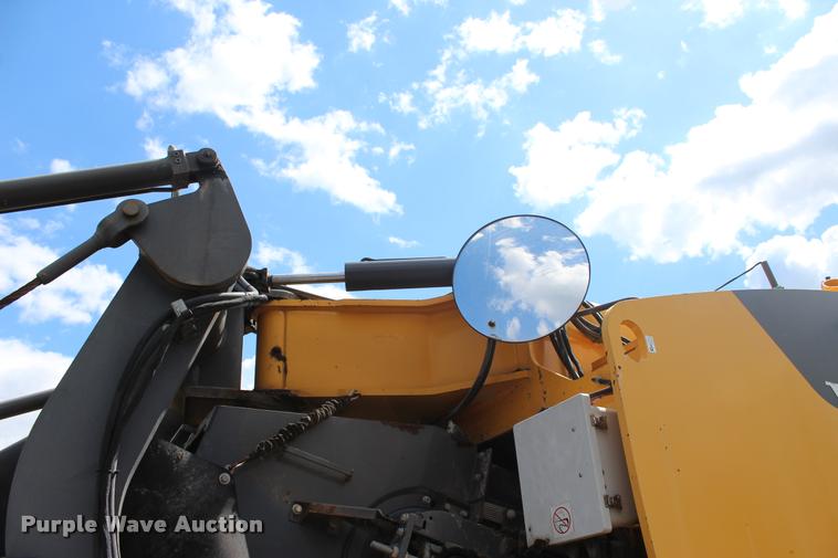 image for item L1996 2010 Volvo MT2000 pavement milling machine