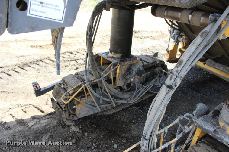 image for item L1996 2010 Volvo MT2000 pavement milling machine