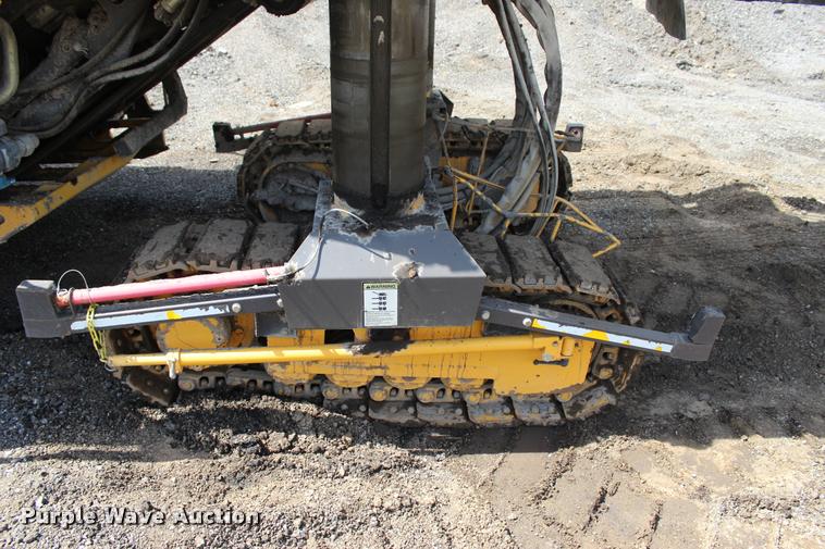 image for item L1996 2010 Volvo MT2000 pavement milling machine