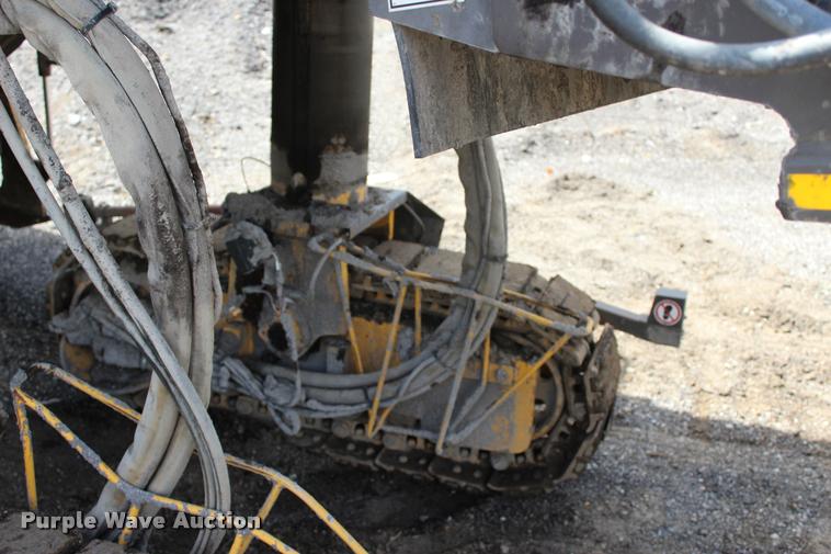 image for item L1996 2010 Volvo MT2000 pavement milling machine