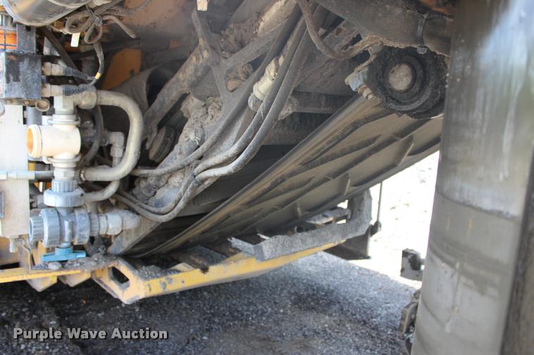 image for item L1996 2010 Volvo MT2000 pavement milling machine