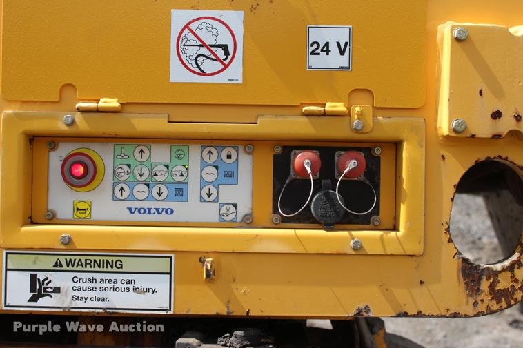 image for item L1996 2010 Volvo MT2000 pavement milling machine