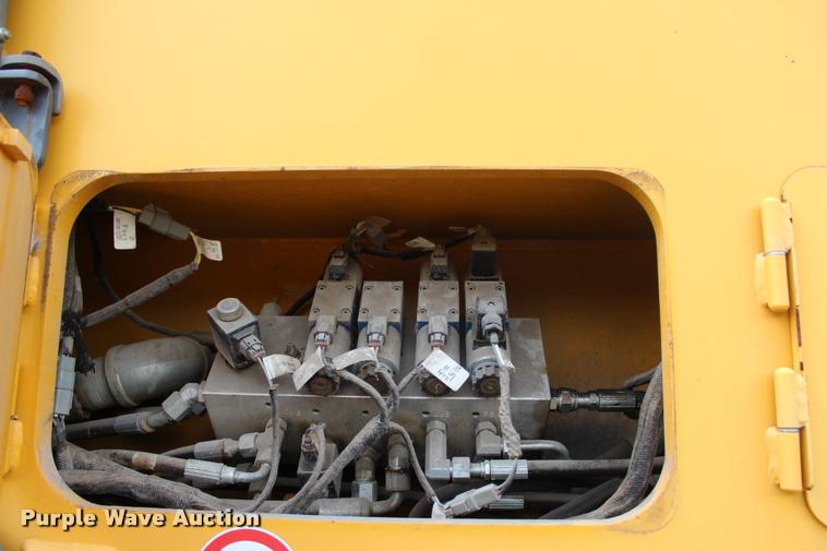 image for item L1996 2010 Volvo MT2000 pavement milling machine