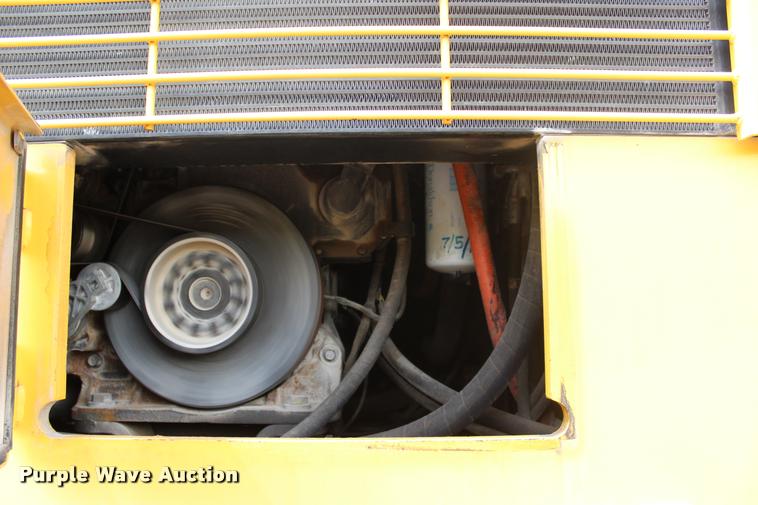 image for item L1996 2010 Volvo MT2000 pavement milling machine