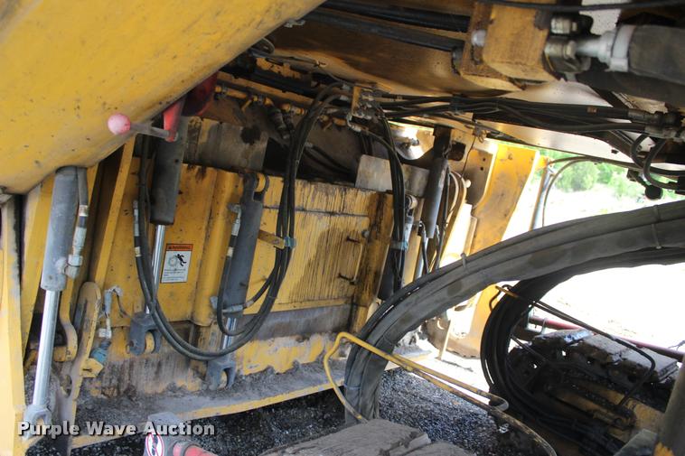 image for item L1996 2010 Volvo MT2000 pavement milling machine