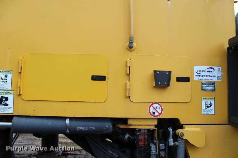 image for item L1996 2010 Volvo MT2000 pavement milling machine