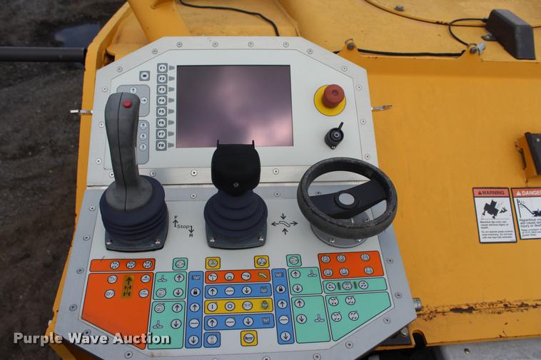 image for item L1996 2010 Volvo MT2000 pavement milling machine