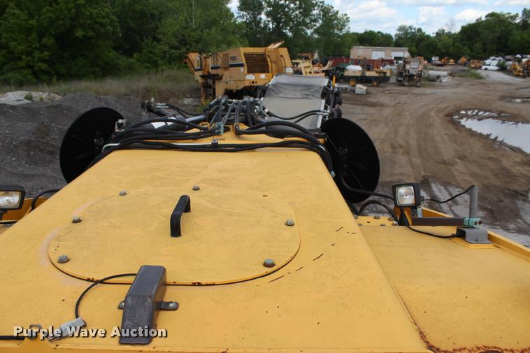 image for item L1996 2010 Volvo MT2000 pavement milling machine