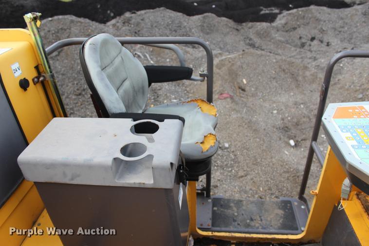 image for item L1996 2010 Volvo MT2000 pavement milling machine