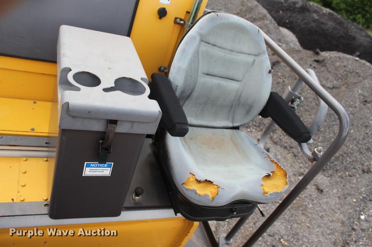 image for item L1996 2010 Volvo MT2000 pavement milling machine